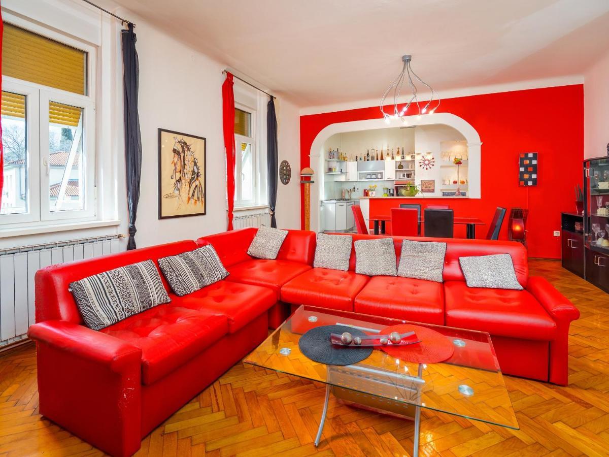 Grand In Strict Center Of Apartment *