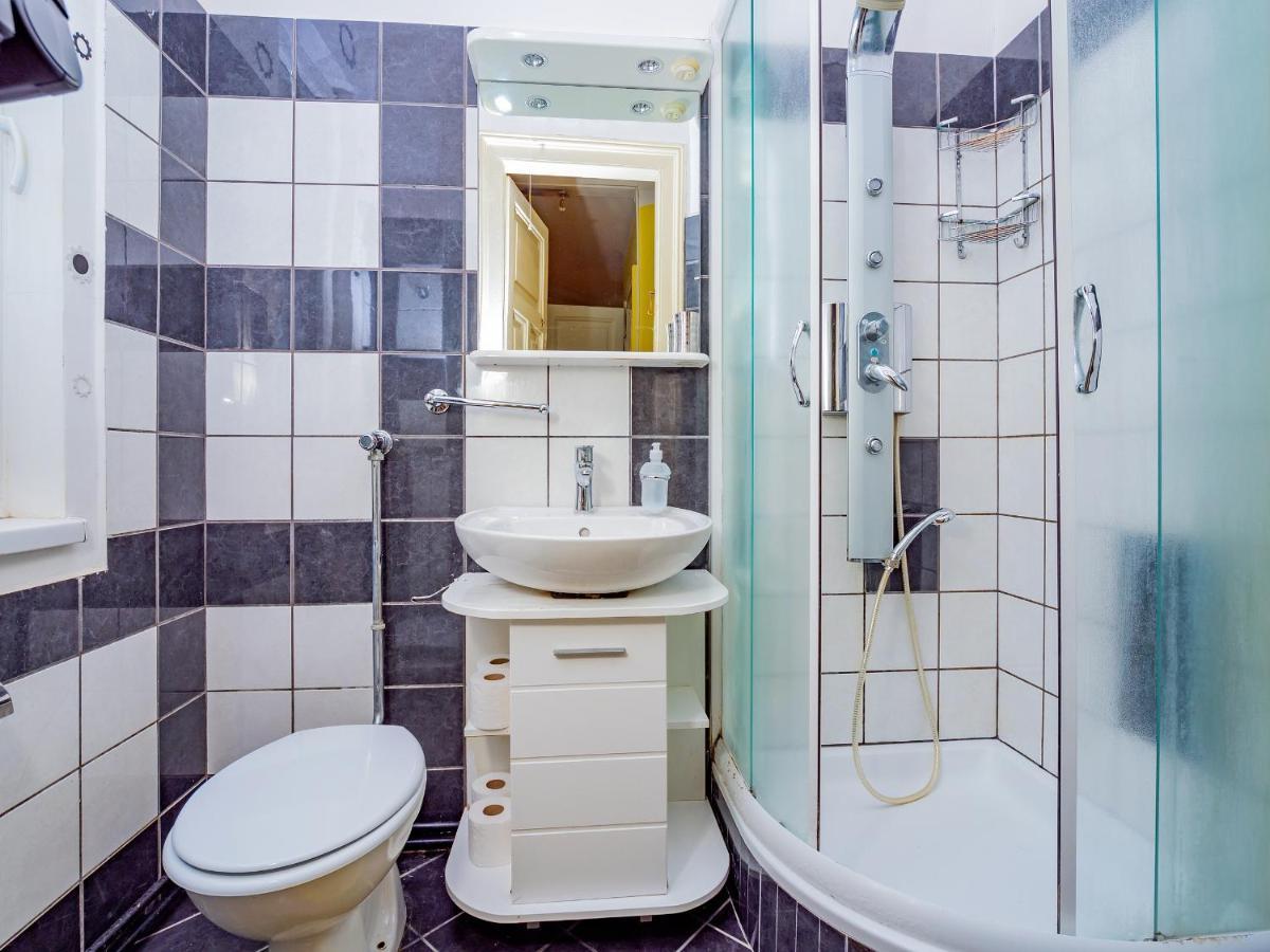 Grand In Strict Center Of Appartement *