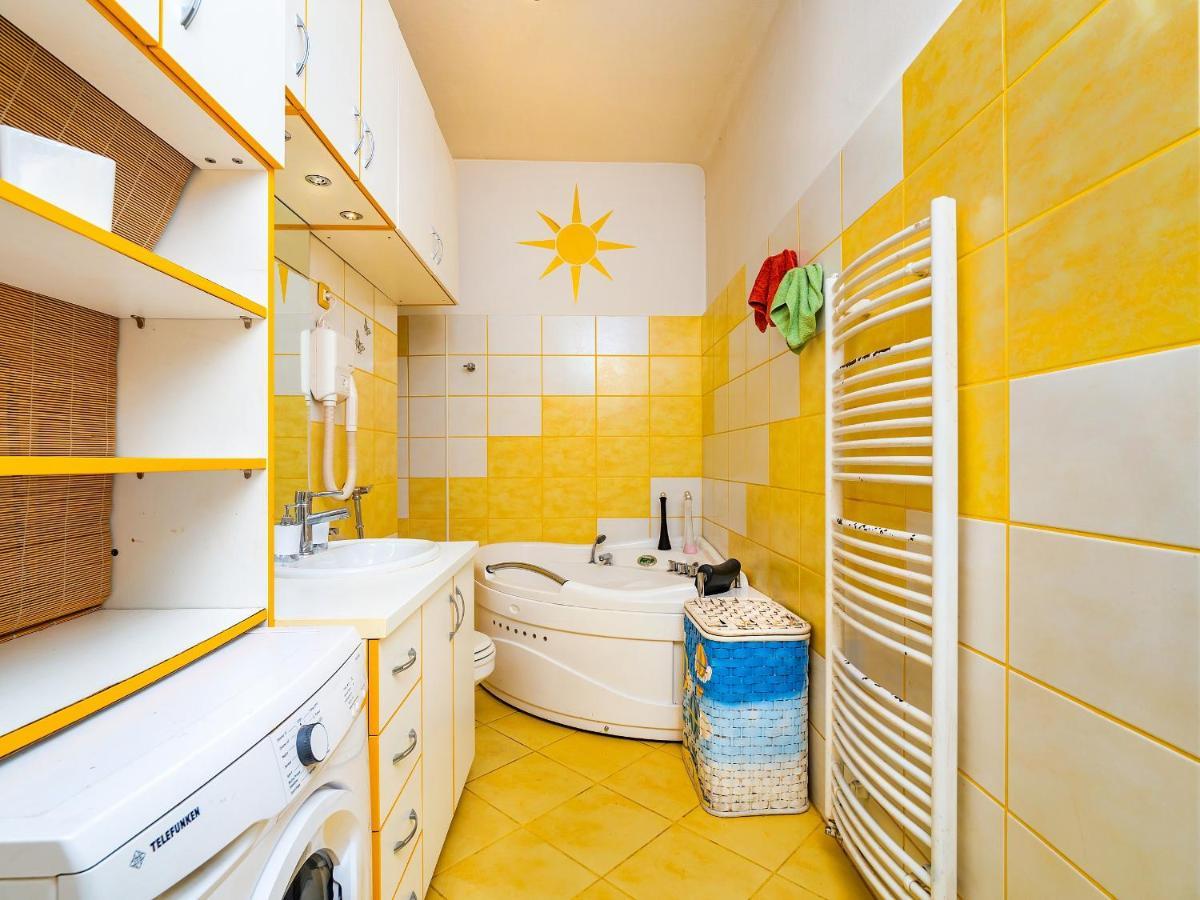 Grand In Strict Center Of Apartment *