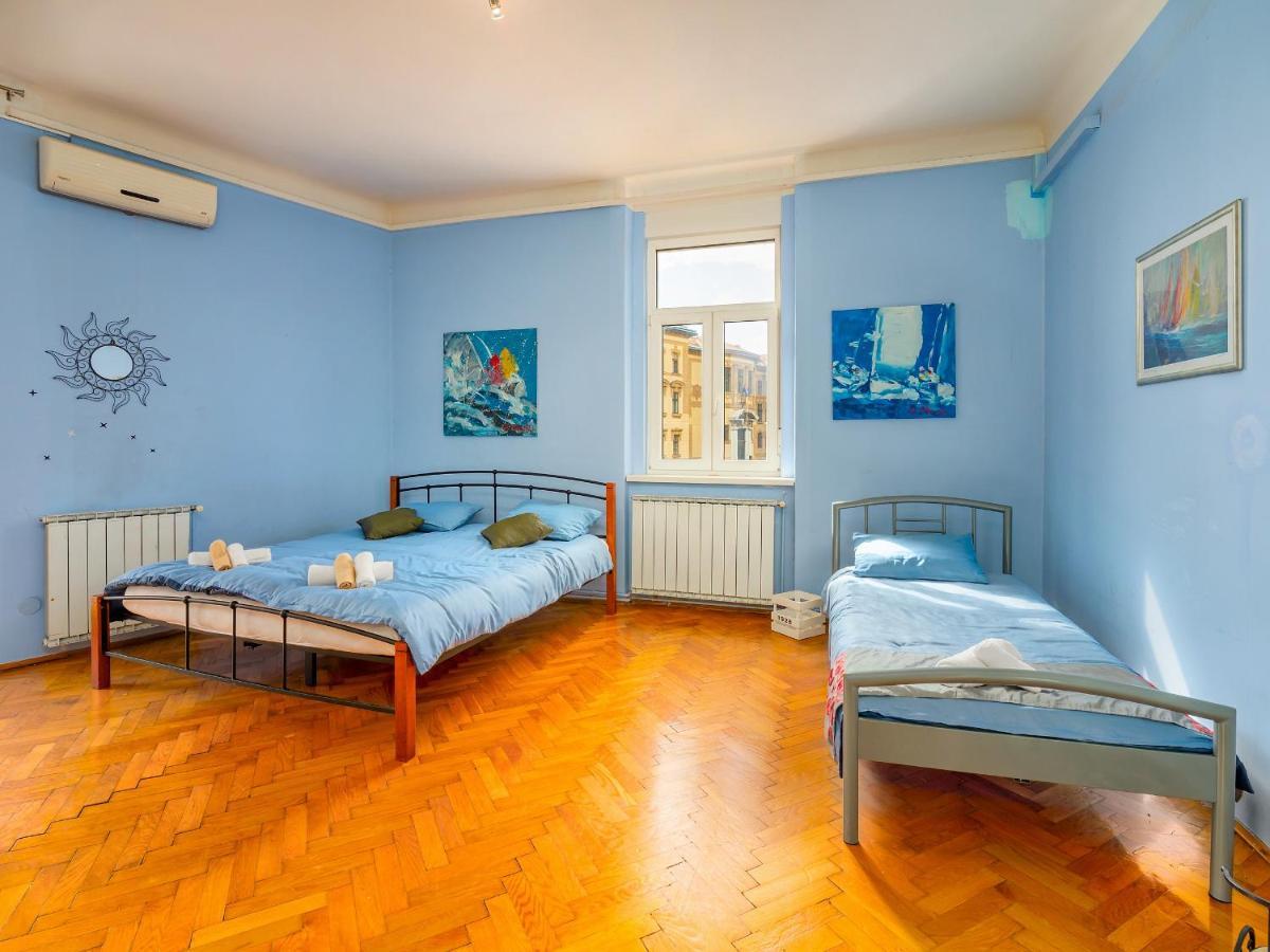 Apartment Grand In Strict Center Of *